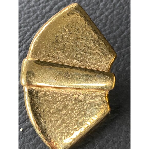 Vintage Monet Gold-Tone Shield Clip-On Earrings Retro Geometric Design J0221 - Picture 3 of 7